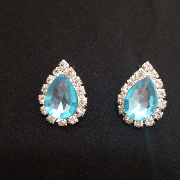 Ladies necklace and earrings - Picture 2 of 3